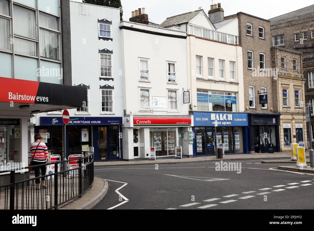 Une rue à Chelmsford, Essex, avec de nombreux agents immobiliers à côté de l'autre. Duke Street Banque D'Images