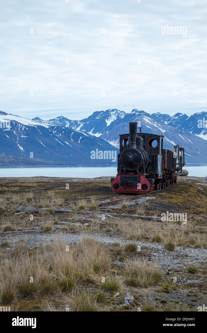 Train à vapeur vieux moteur à Ny-Ålesund, Spitsbergen, Svalbard, archipel Arctique norvégien Banque D'Images