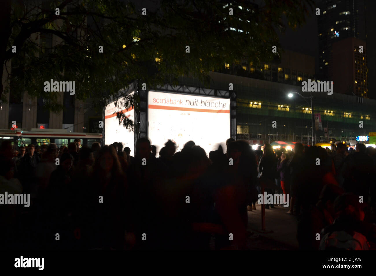 Toronto, Canada . 05Th Oct, 2013. Inspiration parisienne Festival 'Nuit Blanche' s'allume Toronto's night Crédit : Nisarg Photography/Alamy Live News Banque D'Images