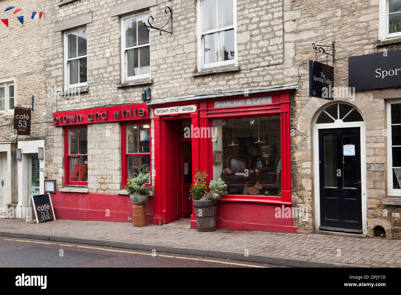 Boutique d'antiquités Brown & White, long Street, Tetbury, Cotswolds, Gloucestershire, Angleterre Banque D'Images