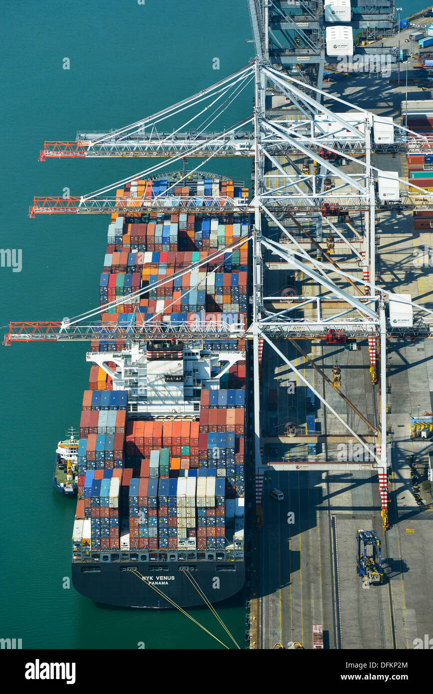 Photographie aérienne d'un navire à Southampton Docks Banque D'Images