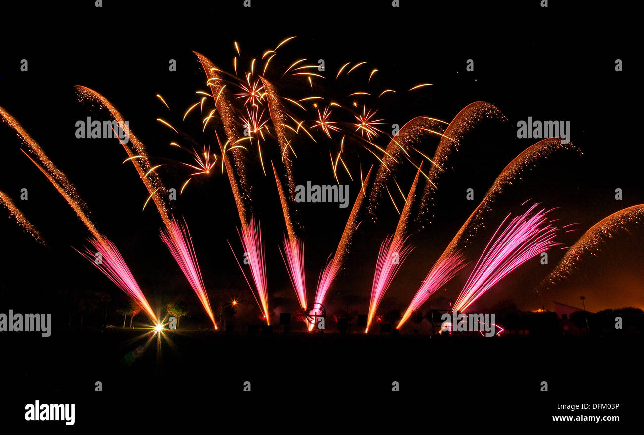 Southport, Royaume-Uni. 6 octobre 2013. Entrée à partir de Fireworks Fireworks fusible pour le championnat britannique d'artifice musical. Credit : Sue Burton/Alamy Live News Banque D'Images