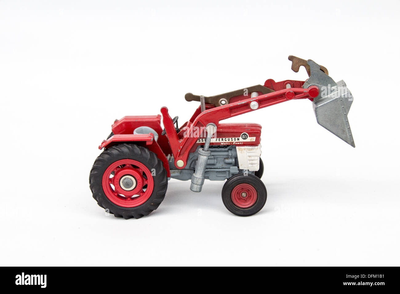 Britains tracteur Massey Fergusson rouge pelle jouet Photo Stock - Alamy