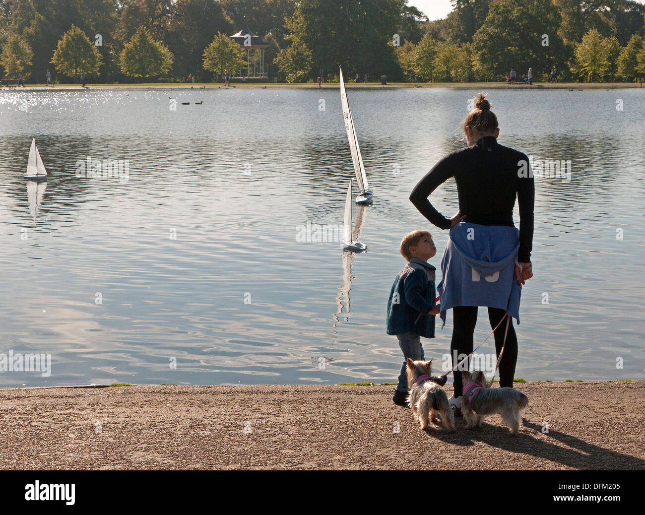 Bassin rond à Kensington Gardens Banque D'Images