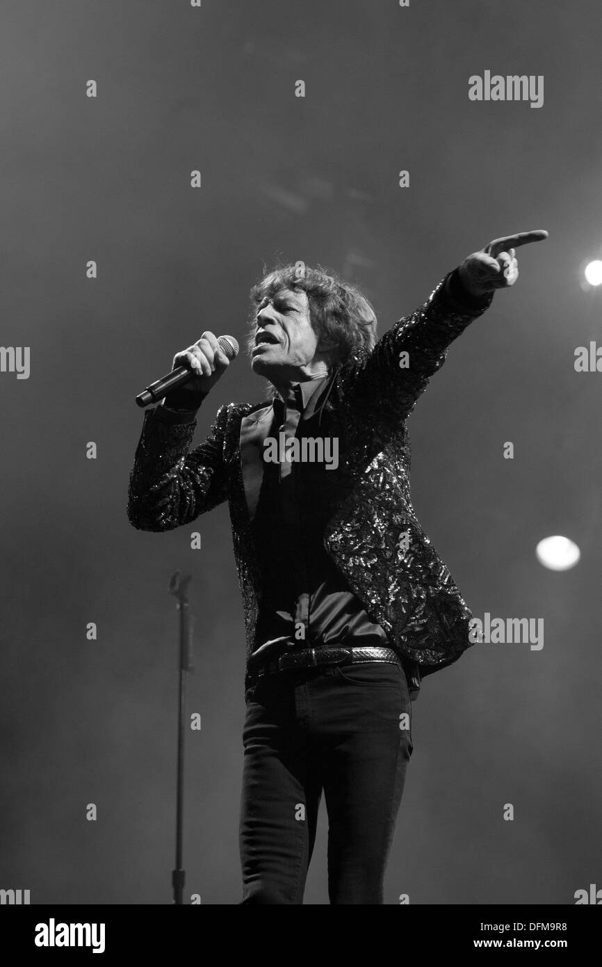 Mick Jagger des Rolling Stones sur la pyramide, Glastonbury Festival 2013 Somerset, Angleterre, Royaume-Uni. Banque D'Images