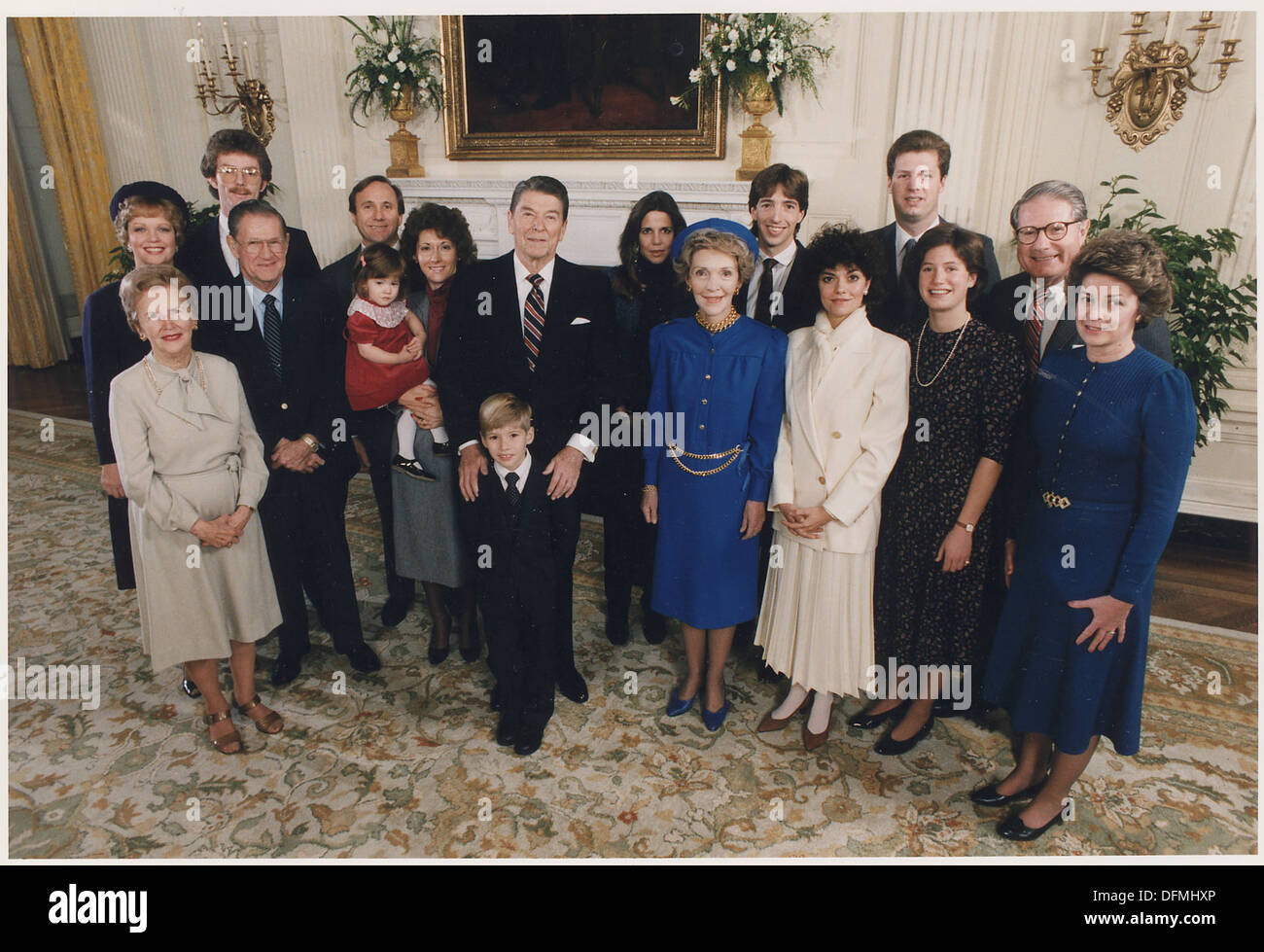 Cette photographie de famille inaugurale de 1985 comprend Bess Davis, Maureen Reagan, Dennis Revell et Michael, capturant un moment de l'investiture du 40e président des États-Unis. Banque D'Images
