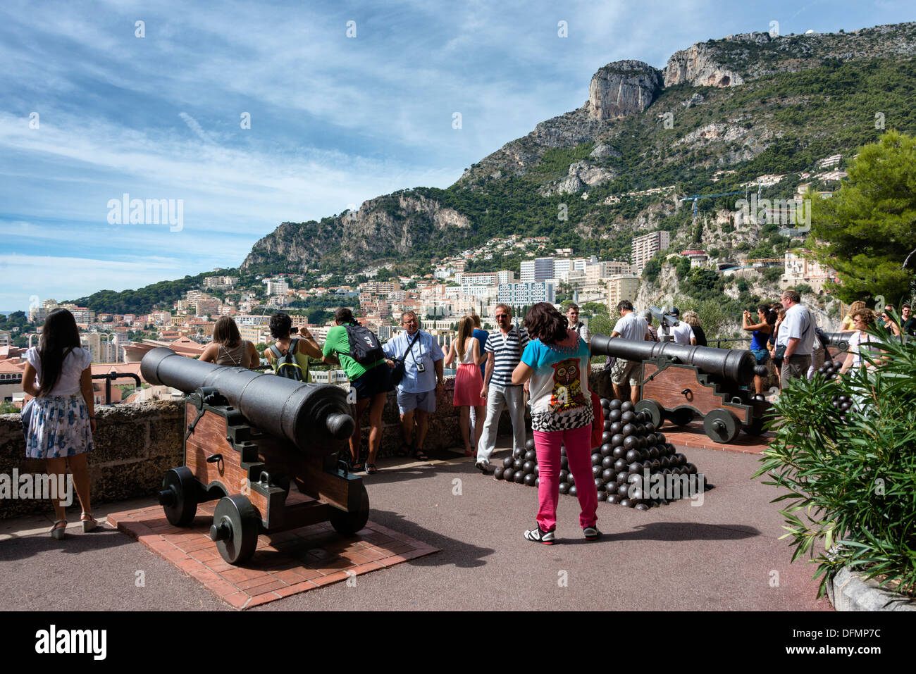 Les touristes sur les remparts du Palais Princier, Monaco, Monte Carlo Banque D'Images
