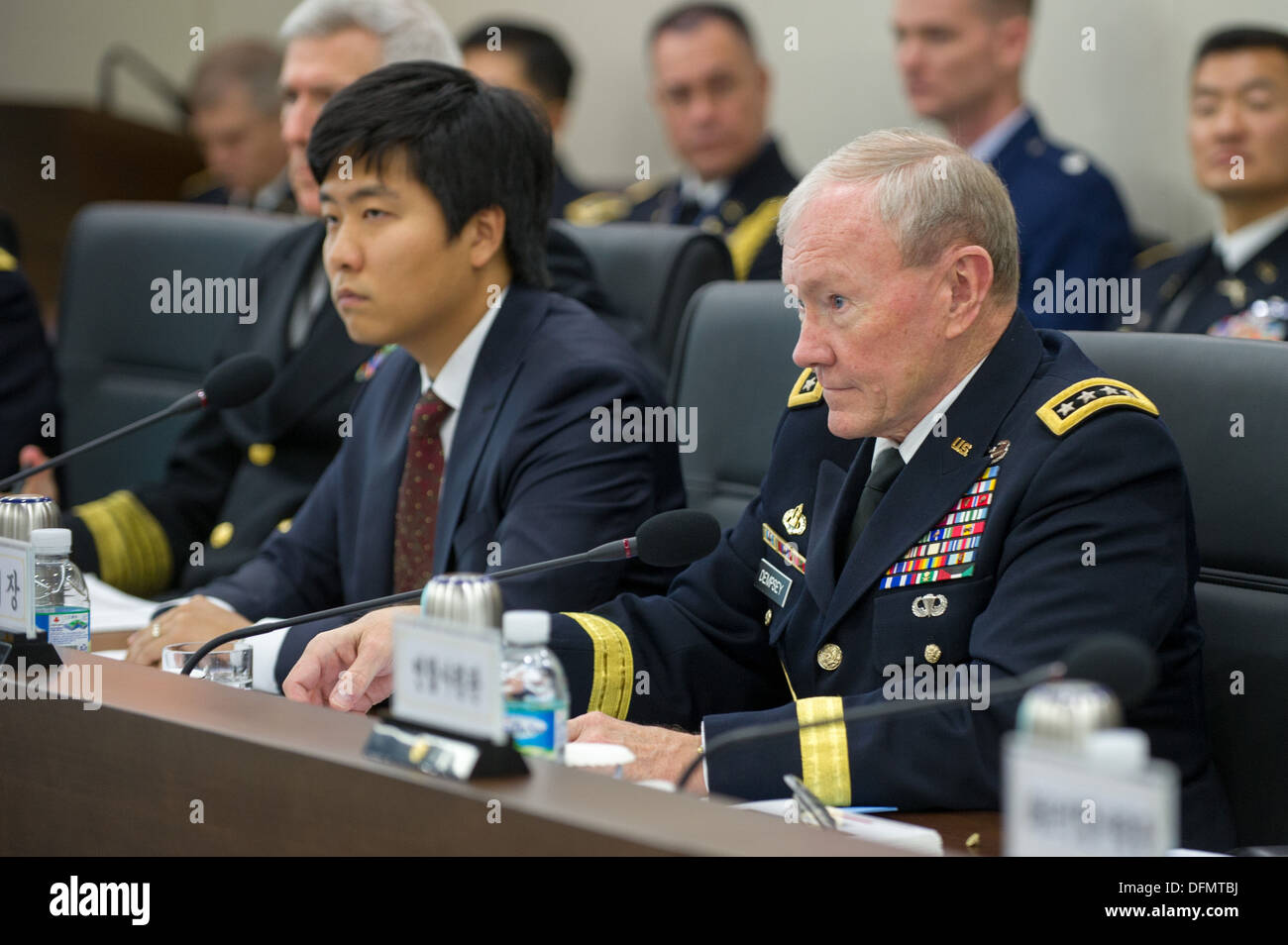 Le président de l'état-major des armées Le Général Martin E. Dempsey participe à une 38e réunion du Comité militaire des chefs militaires à Séoul, Corée du Sud, le 30 septembre 2013. Dempsey est sur un voyage de quatre jours en Corée en soulignant la forte alliance entre t Banque D'Images