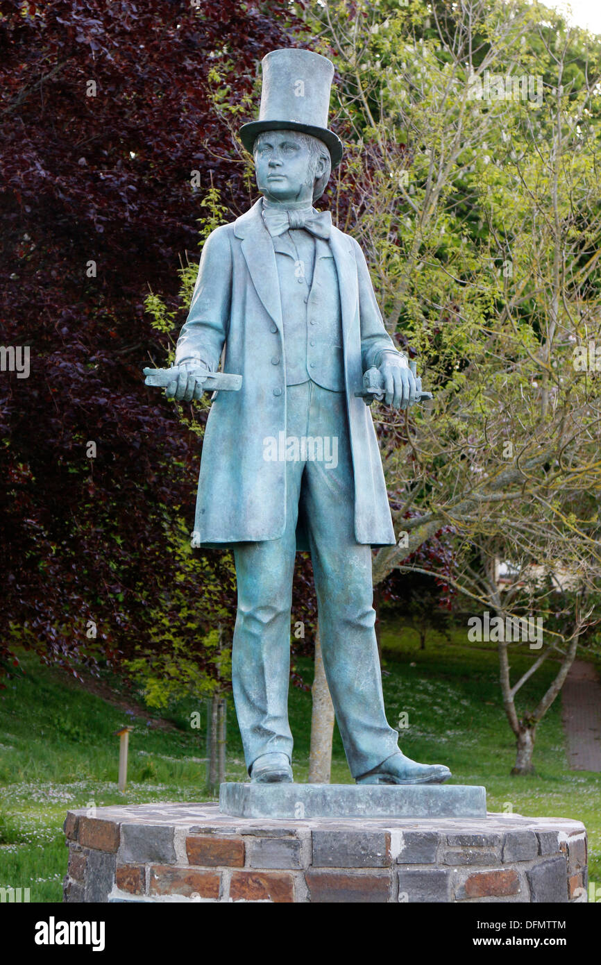 Nouvelle Statue de cuivre Isambard Kingdom Brunel, à Pembrokeshire, Pays de Galles Neyland 131748 Vertical Brunel Banque D'Images