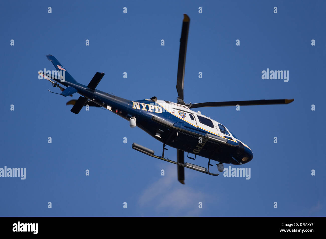 New York City Police Department's Agusta / Agusta-Bell 119 Un hélicoptère en vol stationnaire au-dessus de Koala Banque D'Images
