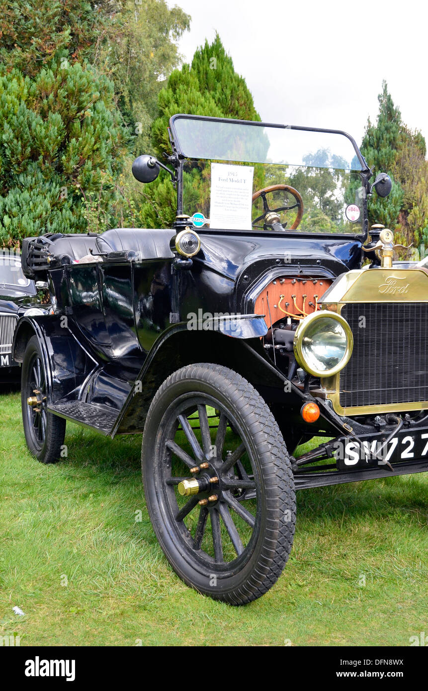 Un état d'origine 1915 voiture Ford modèle T (automobile) avec le capot ou le capot a été retiré pour montrer le moteur et le compartiment moteur. Banque D'Images