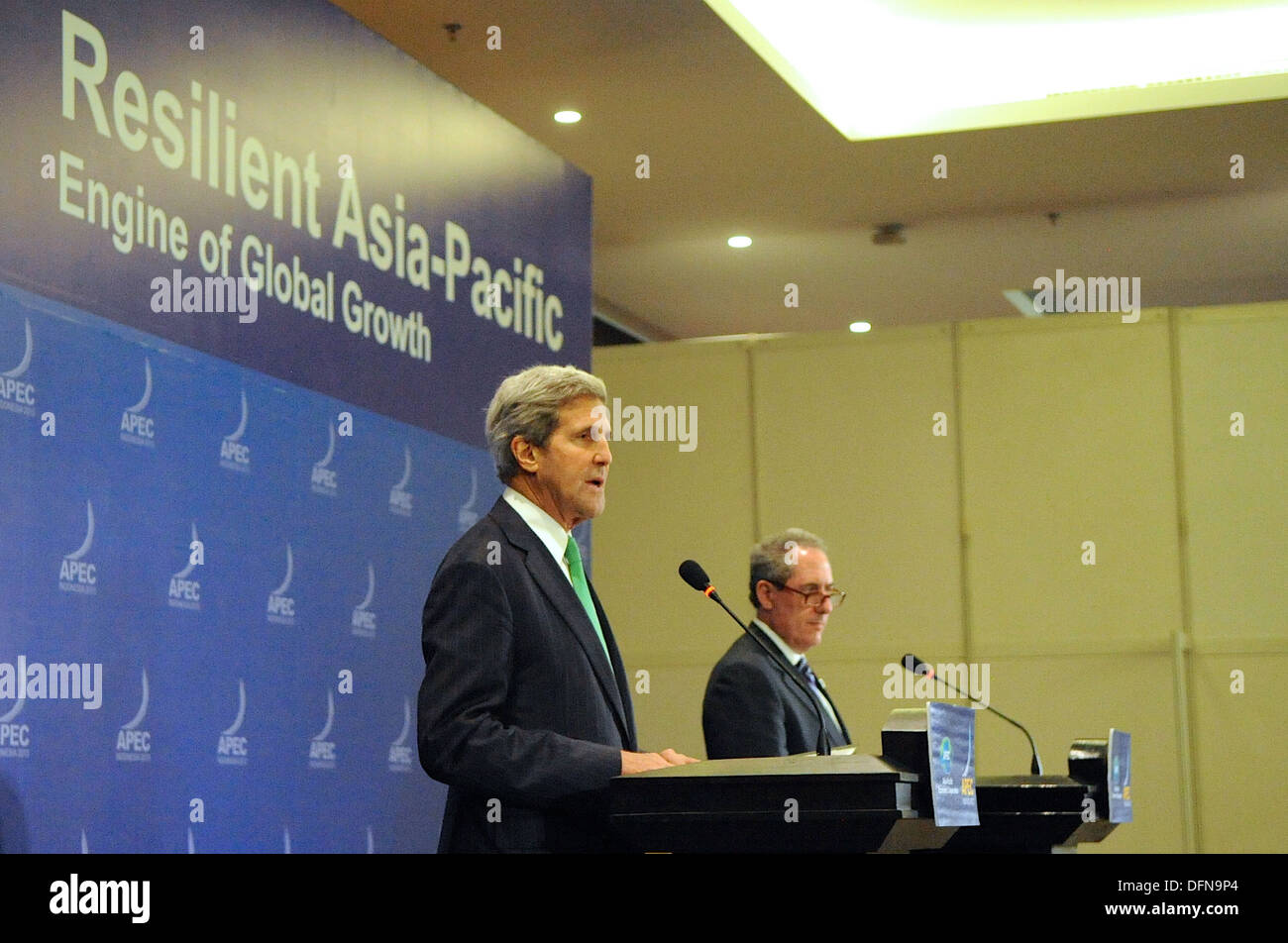 Kerry secrétaire et l'Ambassadeur Froman parler à la presse à la réunion ministérielle de l'APEC en Indonésie Banque D'Images