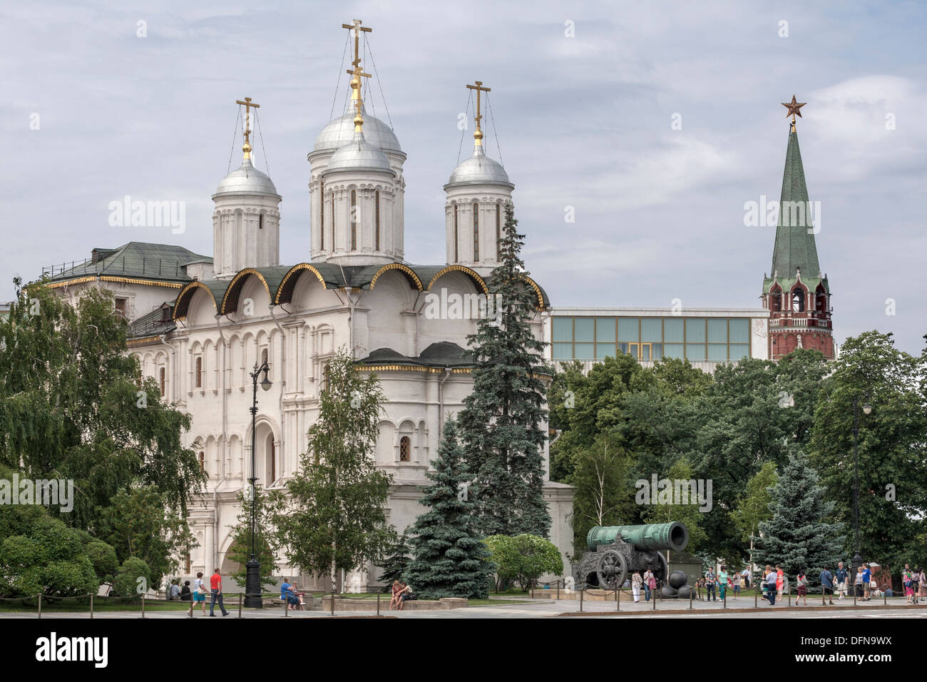 L'église des douze Apôtres et la Tour de la Trinité (Troitskaya), Kremlin, Moscou, Russie Banque D'Images