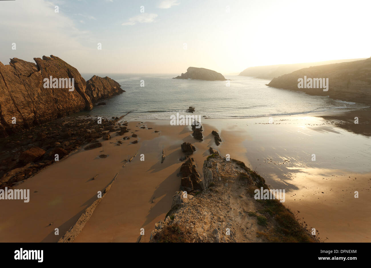 Les formations rocheuses et la plage le long de la côte de Arnia, Los Pielagos, Camino de la Costa, Camino del Norte, route côtière, Chemin de Saint Banque D'Images