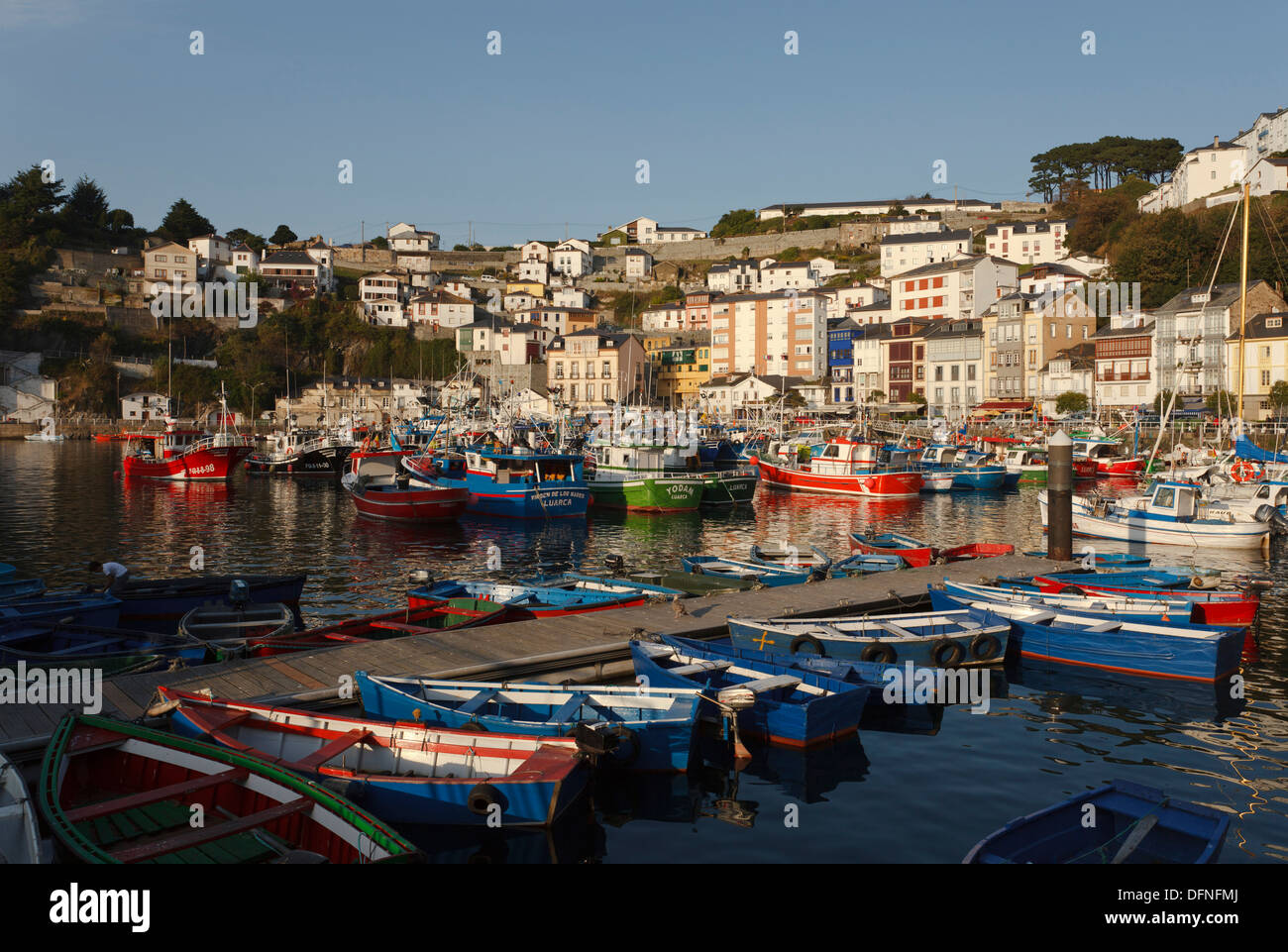 Luarca, ville de bord de mer, bateaux de pêche, port de pêche, Camino de la Costa, Camino del Norte, route côtière, Chemin de Saint-Jacques, l'ICMV Banque D'Images