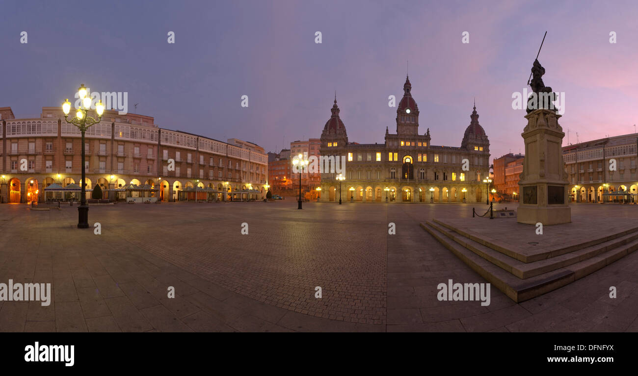 Hôtel de ville, monument aux héros local Maria Pita, Praza Maria Pita, place principale, La Corogne, A Coruna, Camino Ingles, Camino de Santi Banque D'Images