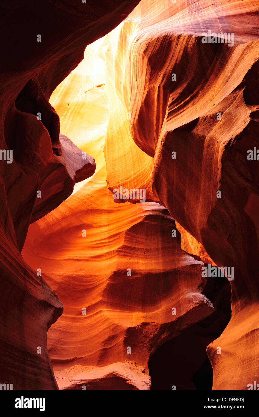 L'emplacement de grès coloré éclairage Sun canyon, Upper Antelope Canyon, Antelope Canyon, Page, Arizona, USA, Amérique du Sud-ouest, Banque D'Images