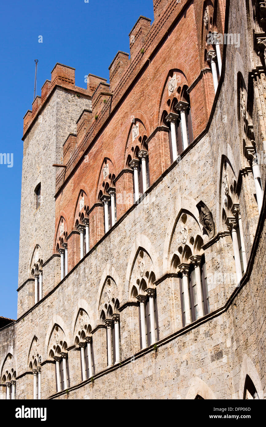 Façade d'un bâtiment, le Palazzo Pubblico, Piazza del Campo, Sienne, Province de Sienne, Toscane, Italie Banque D'Images