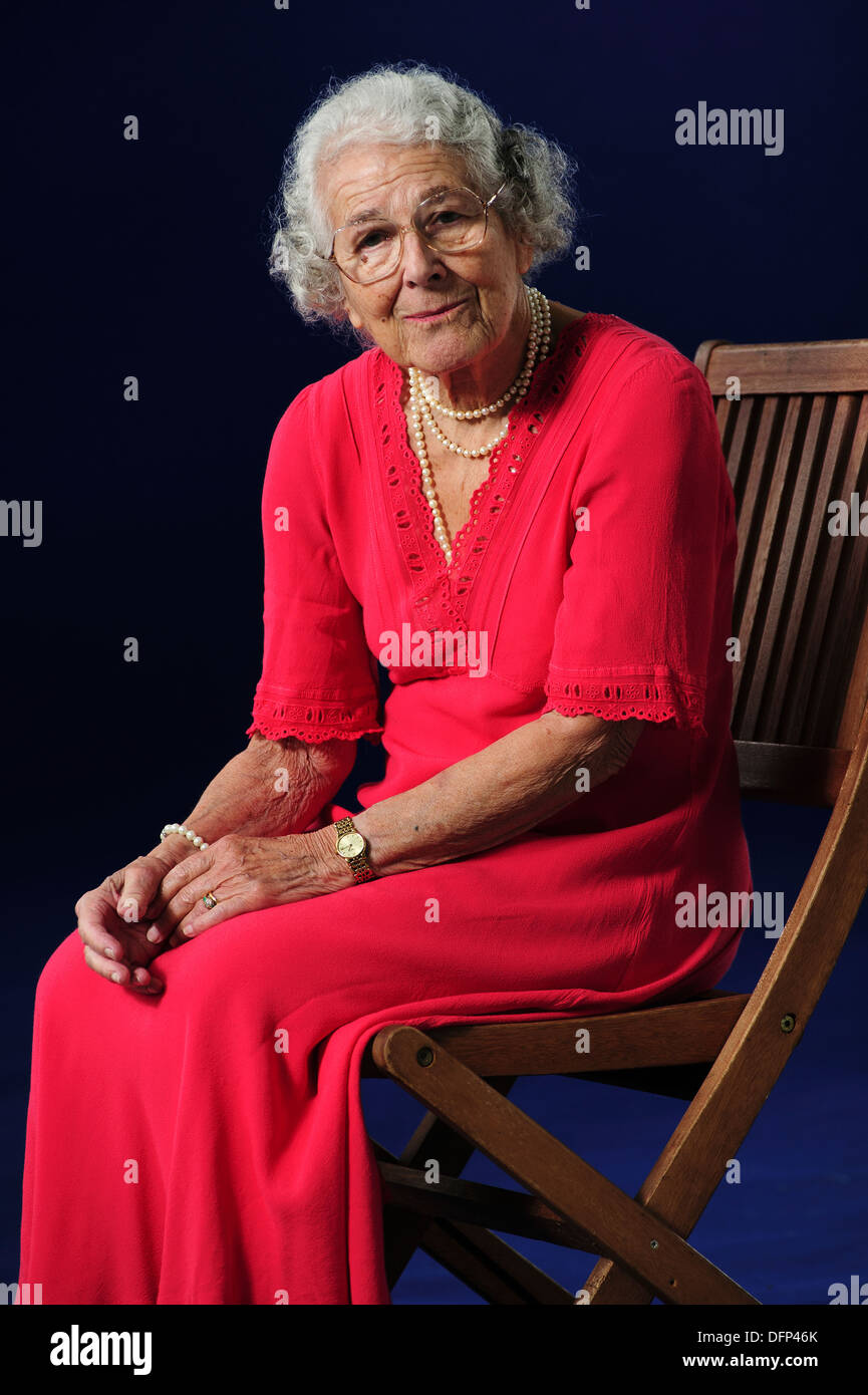 Anne Judith Kerr OBE, écrivain britannique, illustrateur et auteur de "Le tigre qui est arrivé au plateau" au Festival du livre d'Edimbourg 2013. Banque D'Images