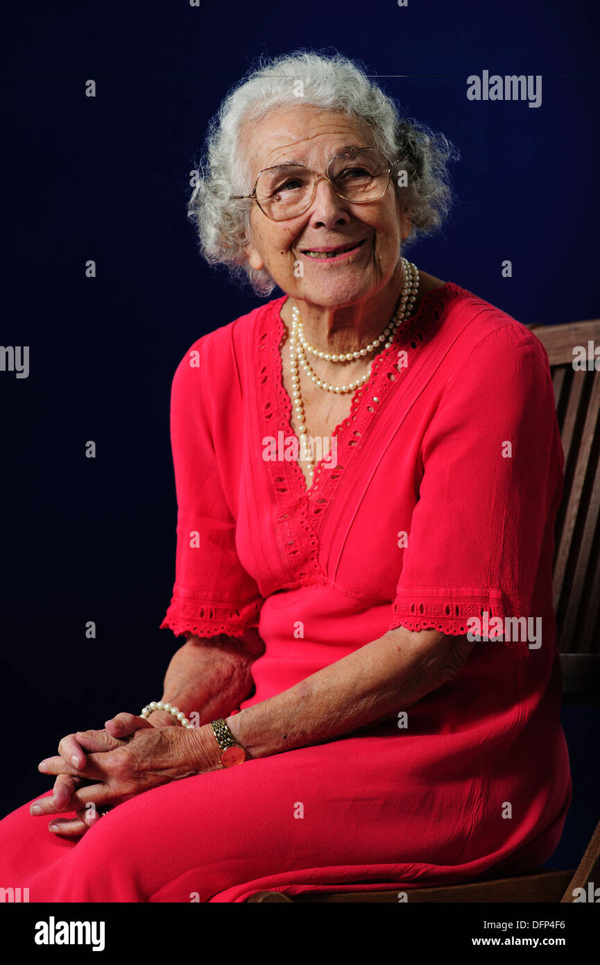 Anne Judith Kerr OBE, écrivain britannique, illustrateur et auteur de "Le tigre qui est arrivé au plateau" au Festival du livre d'Edimbourg 2013. Banque D'Images