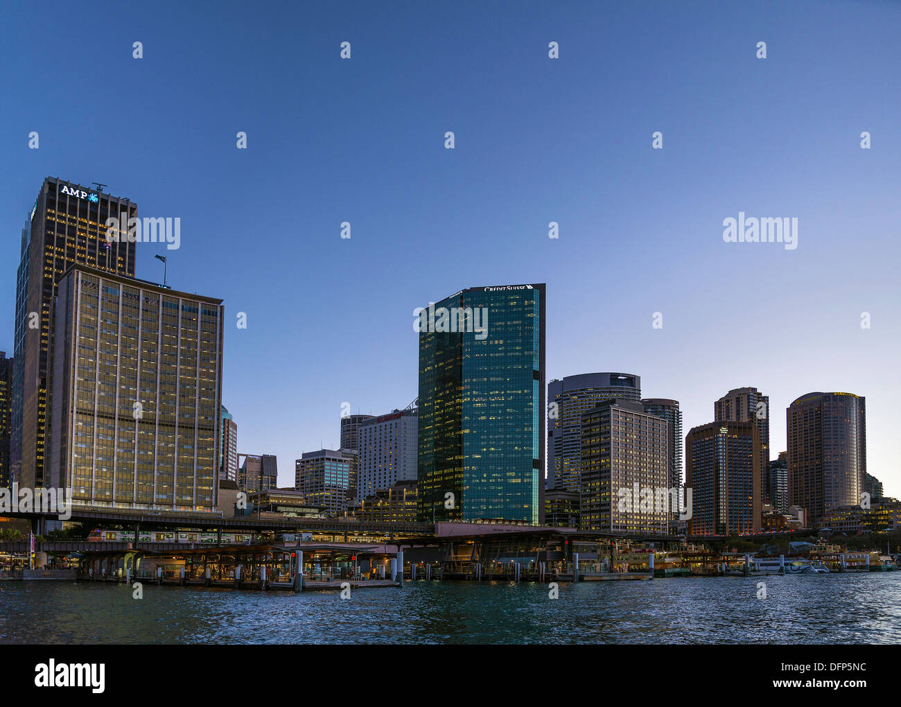 Circular Quay et de la CDB dans le port de Sydney Australie Banque D'Images