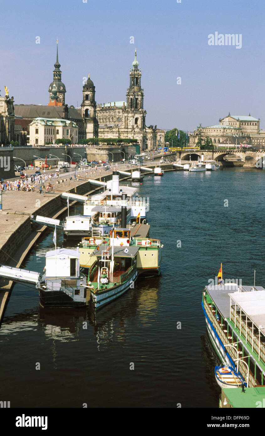 Vue de Dresde, Elbe, l'Église Hofkirche Cathédrale et l'Opéra Semper. La Saxe. Allemagne Banque D'Images