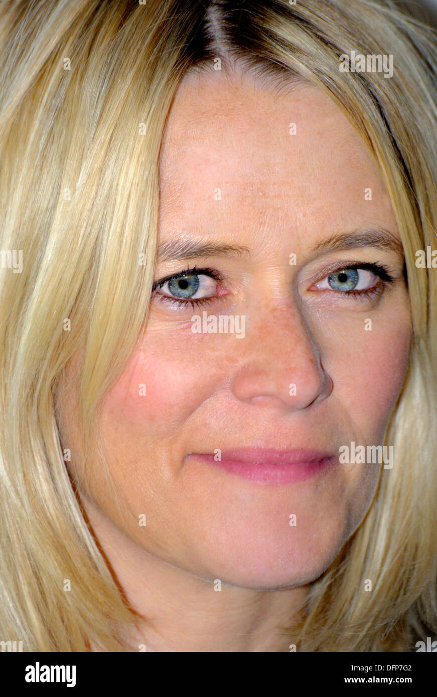 Edith Bowman - Radio - DJ écossais au Gala première projection de 'Un jour', Londres Banque D'Images