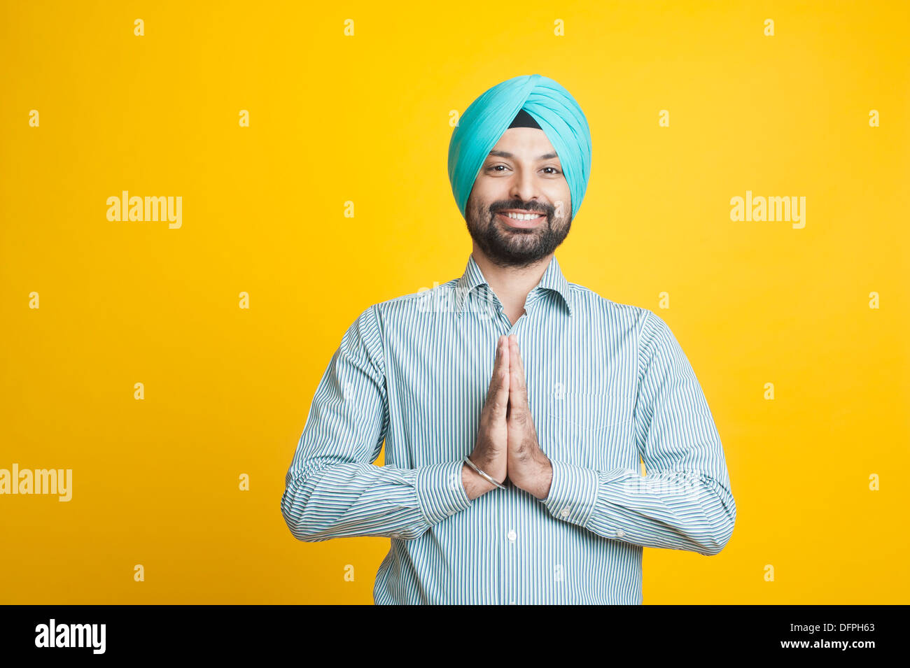 Portrait d'un Sikh accueil avec un sourire Banque D'Images