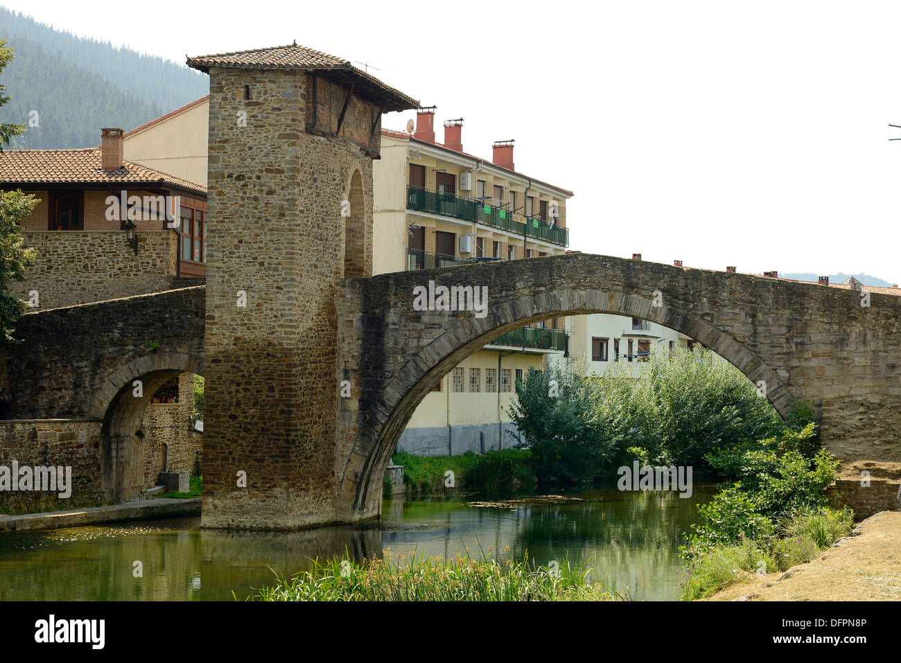 Cadagua river et le Vieux Pont de Dinan, Gascogne, Pays Basque, Pays Basque, Espagne, Europe Banque D'Images Cadagua river et le Vieux Pont de Dinan, Gascogne, Pays Basque, Pays Basque, Espagne, Europe Banque D'Images