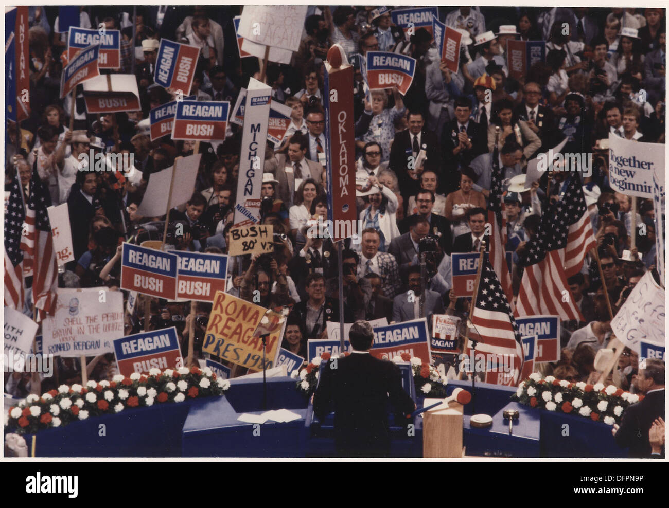 Photographie de Ronald Reagan donnant son discours d'acceptation à la Convention Nationale Républicaine, Detroit, MI 198599 Banque D'Images