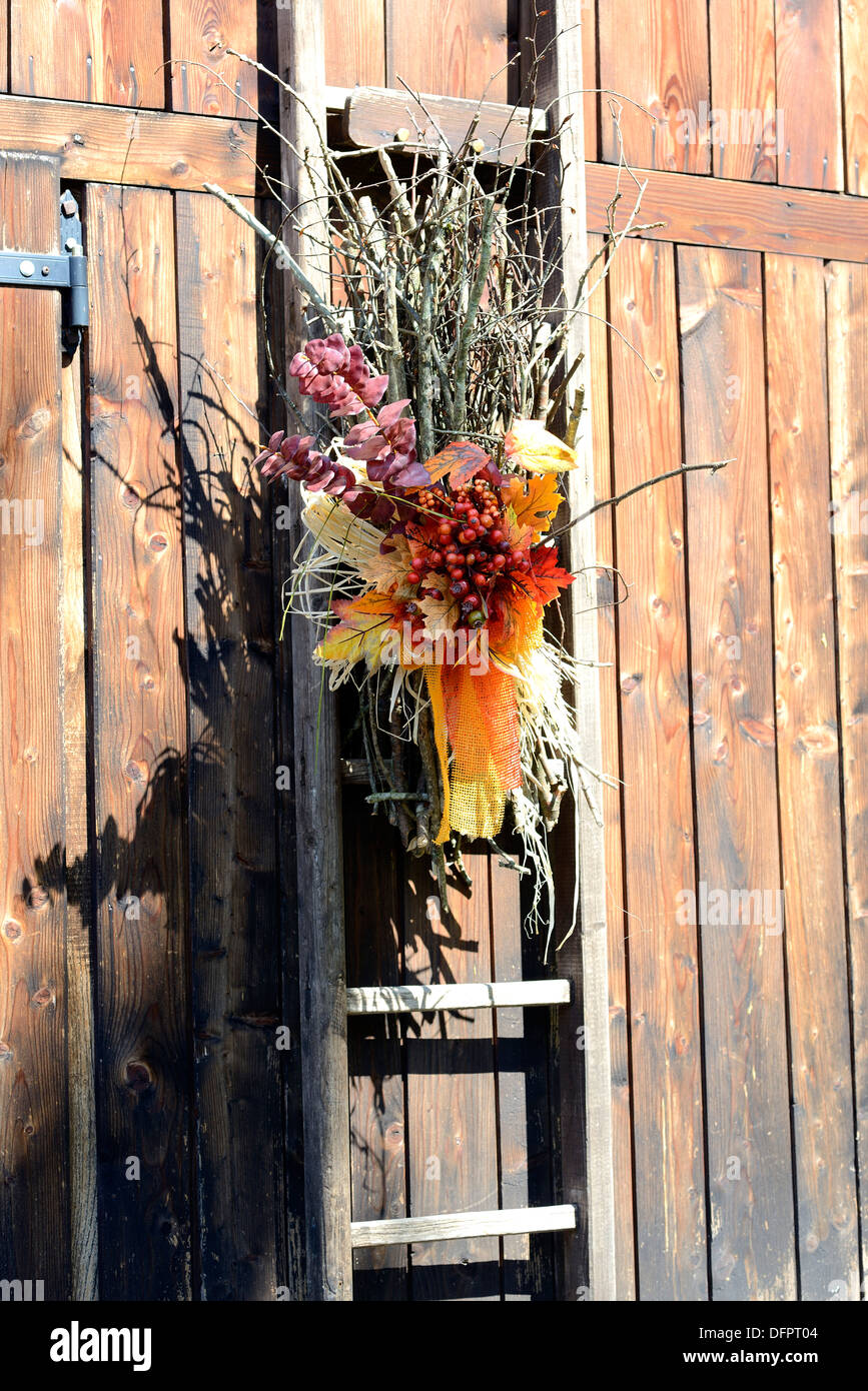 Ornement floral sur l'escalier en bois Banque D'Images