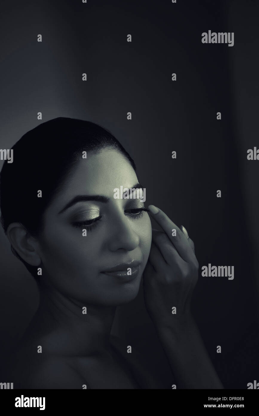 Close-up of a Beautiful woman thinking Banque D'Images