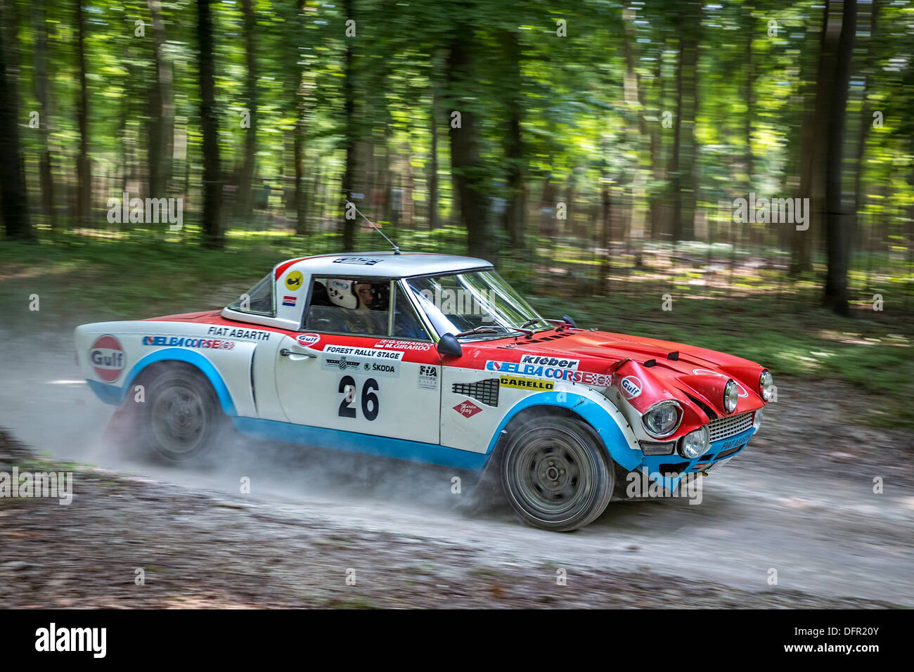 La Fiat 124 Abarth 1974 endommagées de Max Girado sur la scène du rallye 2013 Goodwood Festival of Speed, Sussex, England, UK. Banque D'Images