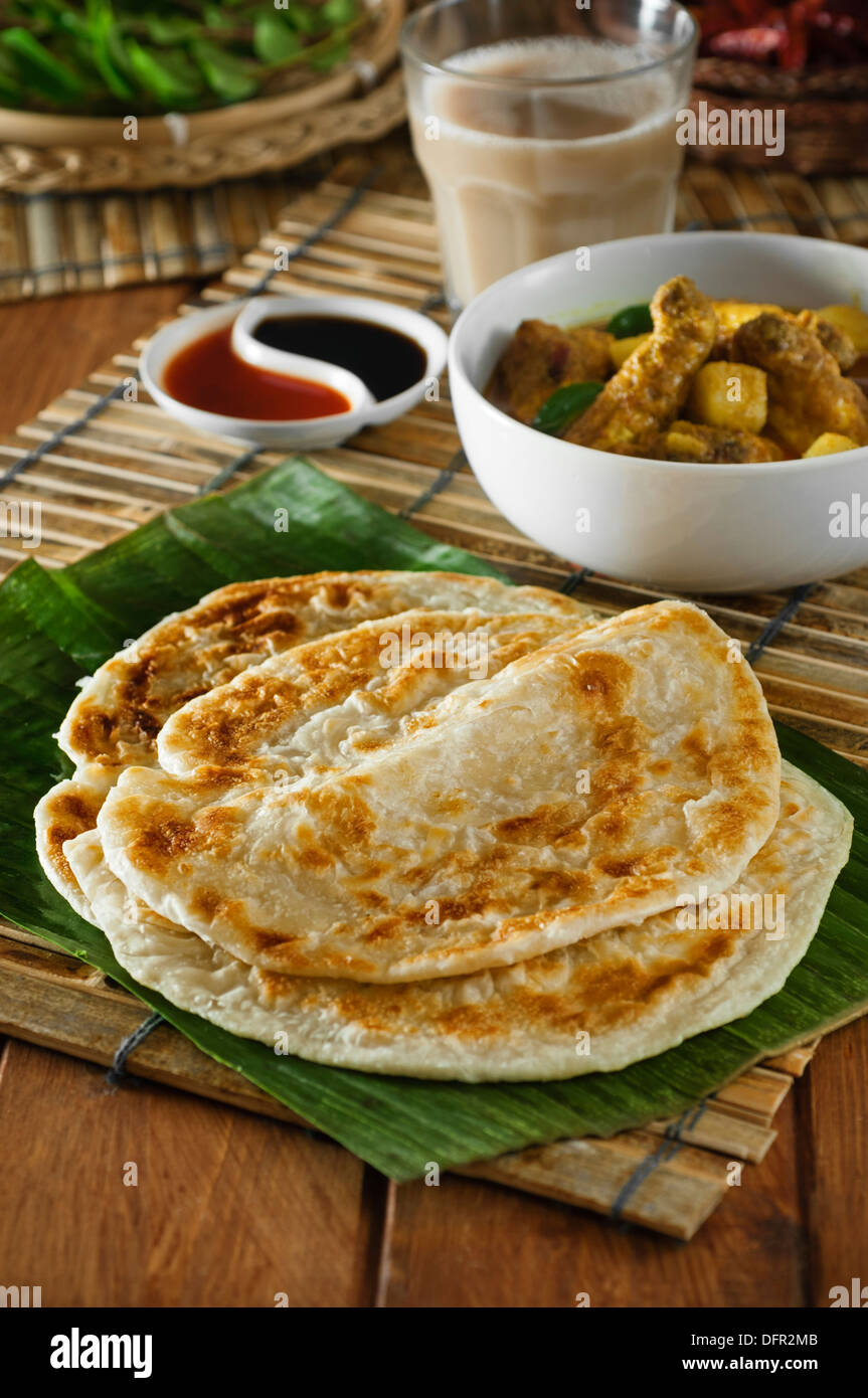 Roti canai et détroits chicken curry alimentaire Malaisie Banque D'Images