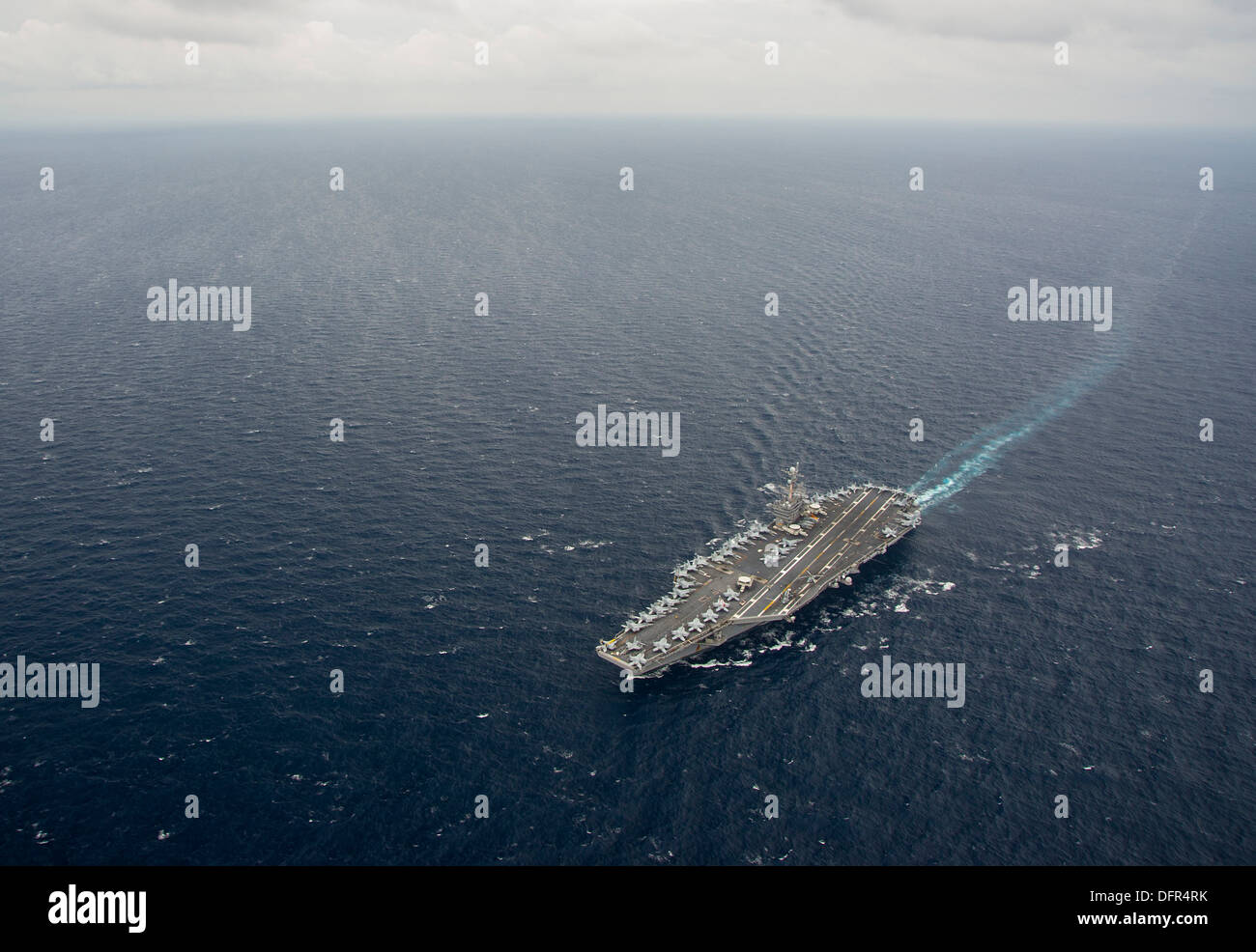 Porte-avions USS George Washington (CVN 73) et son aile, l'air carrier Air Wing 5 (CVW), sont en cours dans le Philipp Banque D'Images