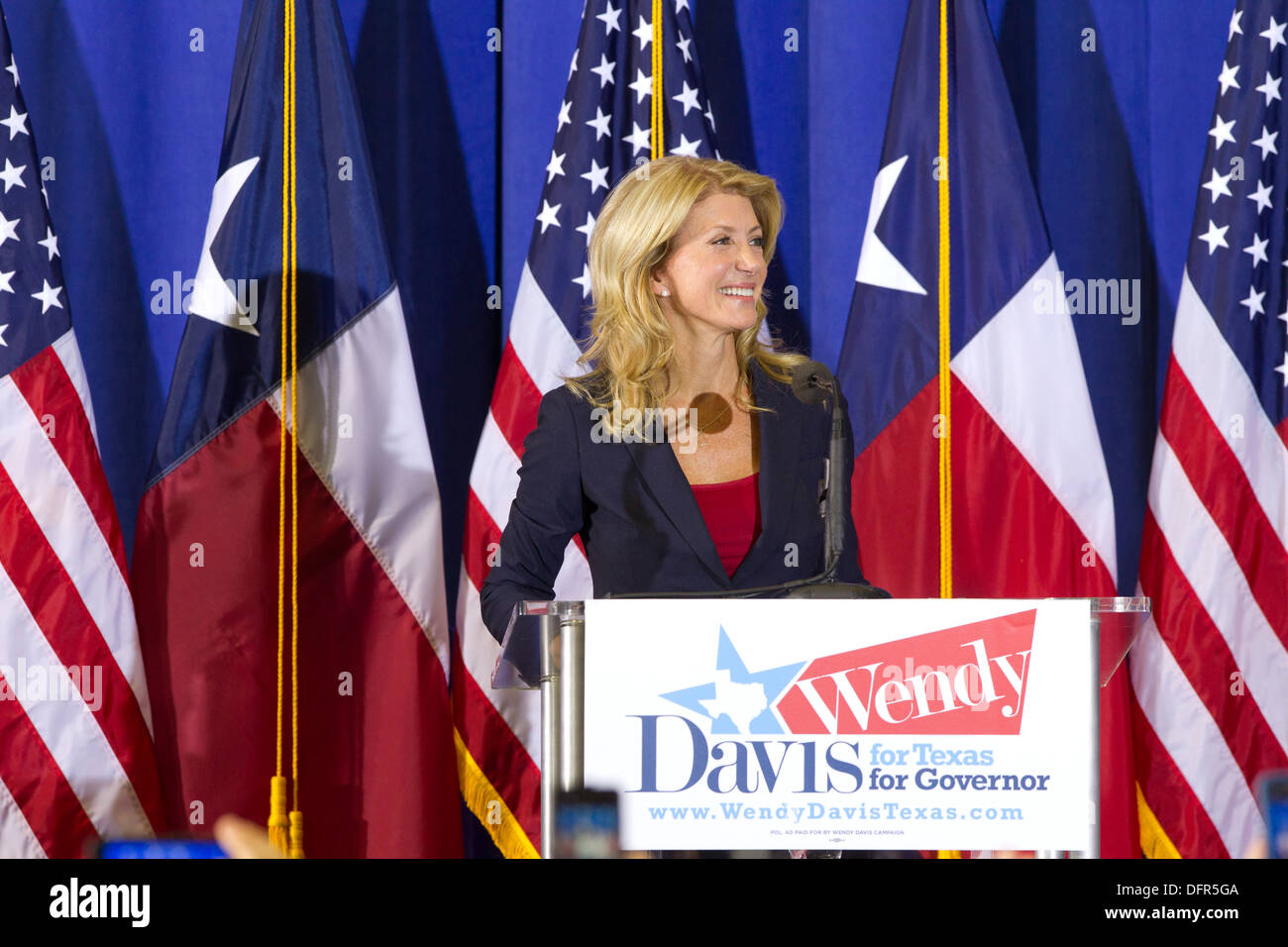 Octobre 3rd, 2013 Haltom City, Texas:Texas State Sénateur démocrate Wendy Davis annonce sa candidature pour le poste de gouverneur du Texas Banque D'Images