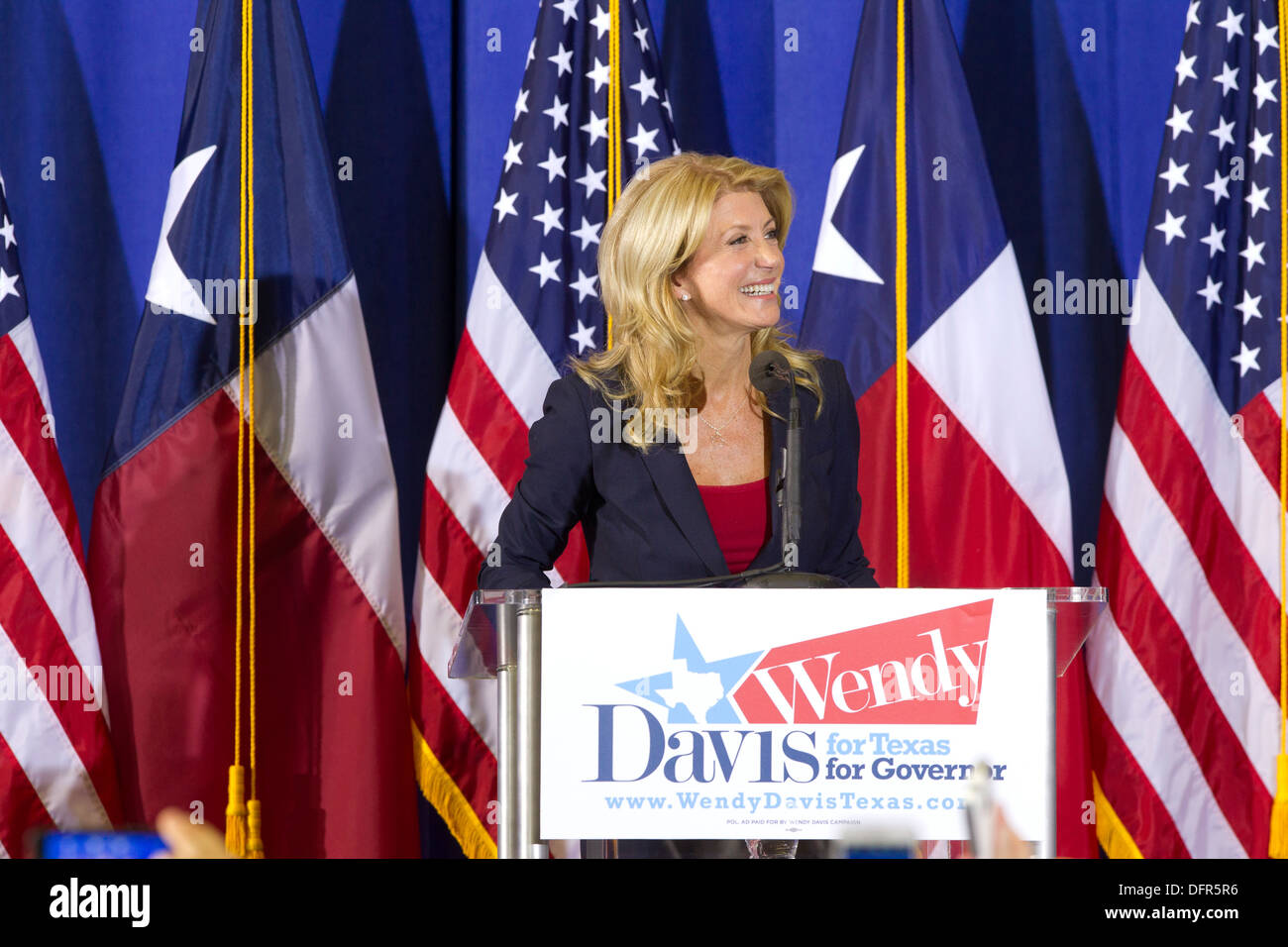Octobre 3rd, 2013 Haltom City, Texas:Texas State Sénateur démocrate Wendy Davis annonce sa candidature pour le poste de gouverneur du Texas Banque D'Images