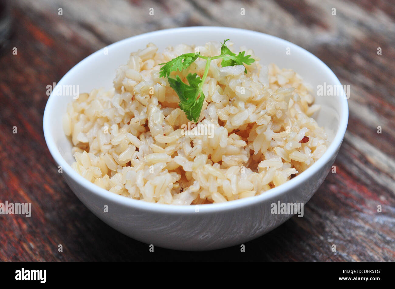La culture du riz en Thaïlande - un bol de riz bio servi dans les restaurants thaïlandais Banque D'Images
