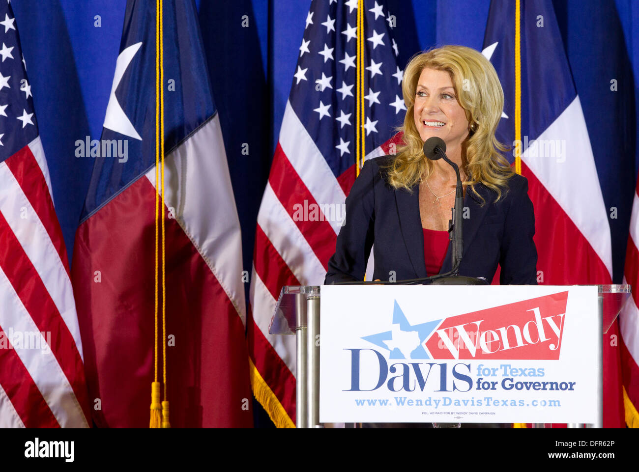 Octobre 3rd, 2013 Haltom City, Texas:Texas State Sénateur démocrate Wendy Davis annonce sa candidature pour le poste de gouverneur du Texas Banque D'Images