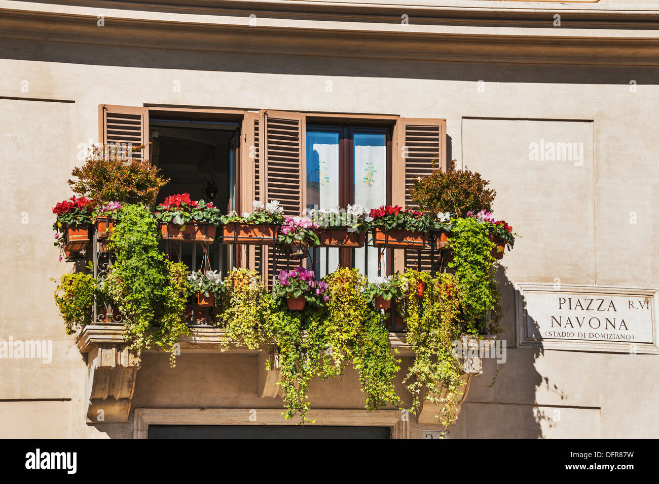 Balcon d'une maison typique à la Piazza Navona, Rome, Latium, Italie, Europe Banque D'Images