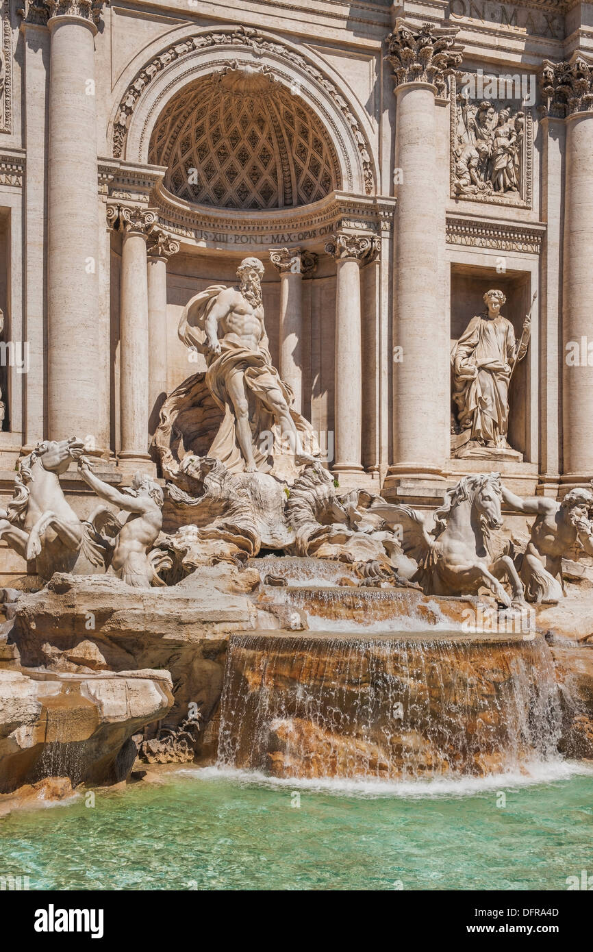 La fontaine de Trevi, Piazza di Spagna, est la plus grande fontaine de