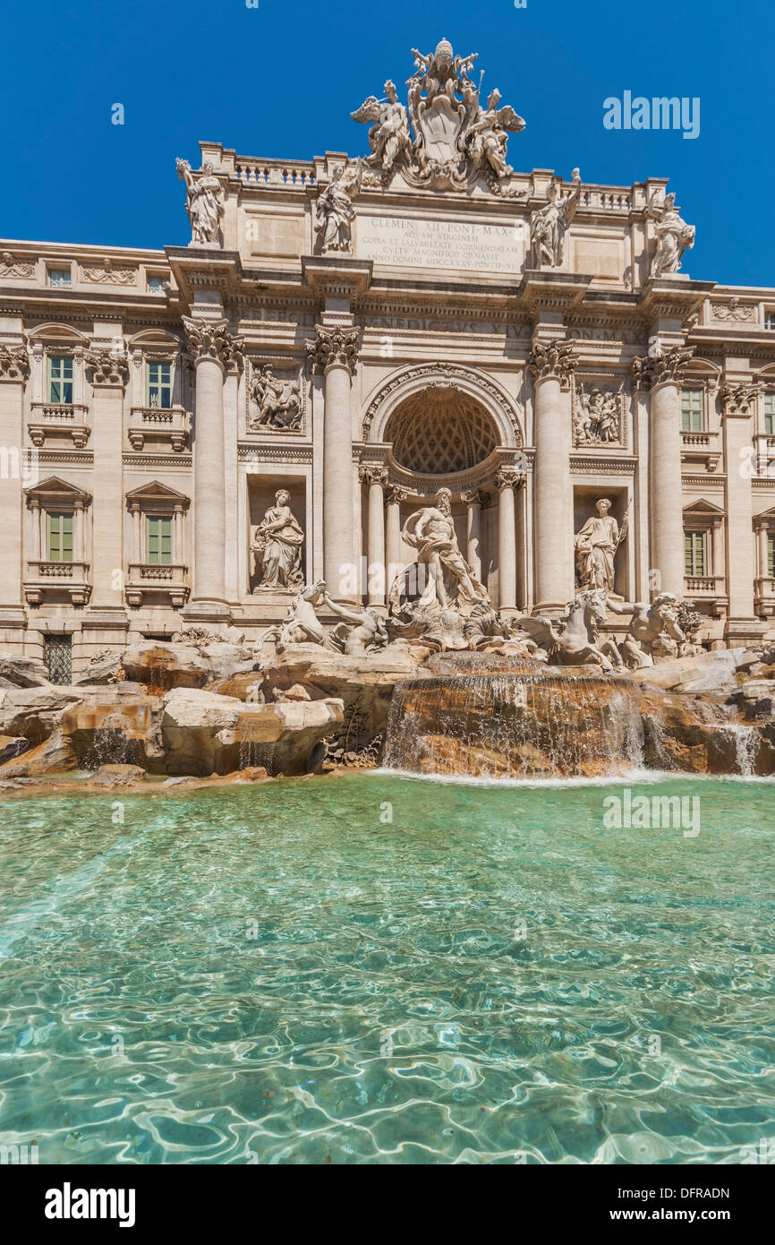 La fontaine de Trevi, Piazza di Spagna, est la plus grande fontaine de