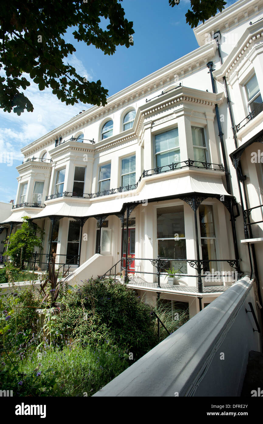 Terrasse fraîchement peint des maisons victoriennes à Brighton, Angleterre, Royaume-Uni Banque D'Images