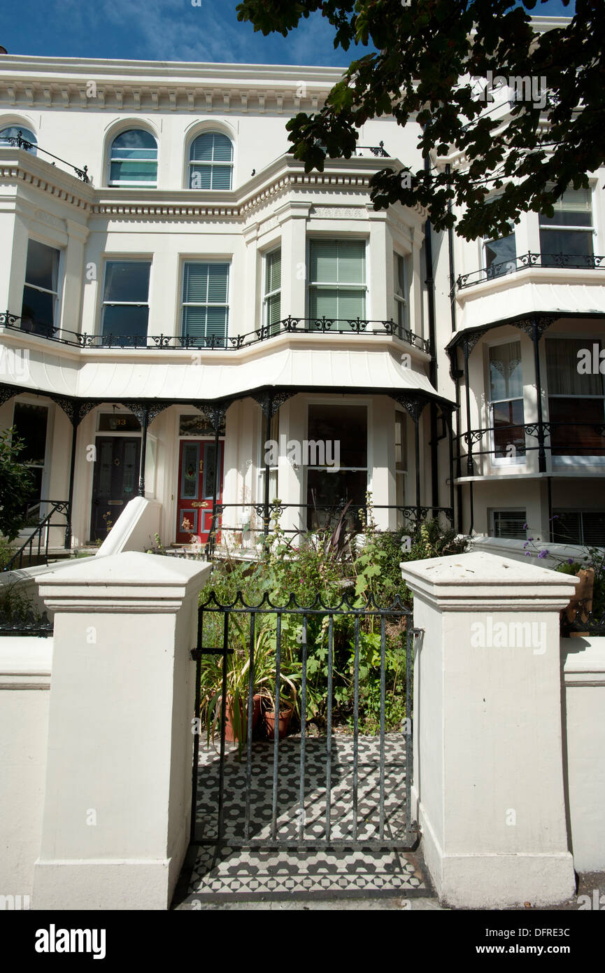 Avant de porte d'une victorienne typique terrasse en bord de mer à Brighton, Angleterre, Royaume-Uni Banque D'Images