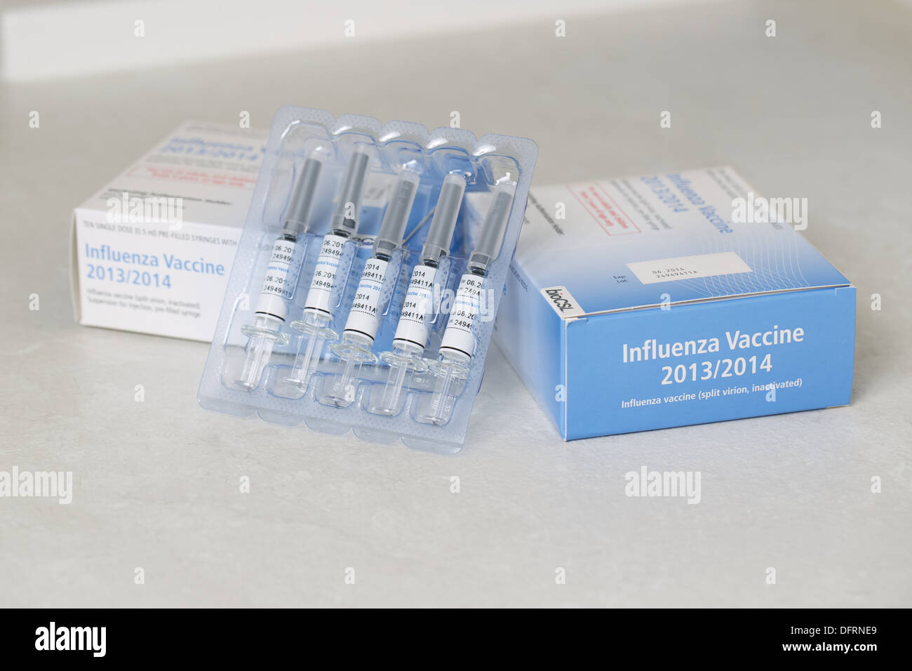 L'emballage du vaccin contre la grippe 2013/2014 packs et des seringues pour la grippe d'hiver jab inoculation Banque D'Images