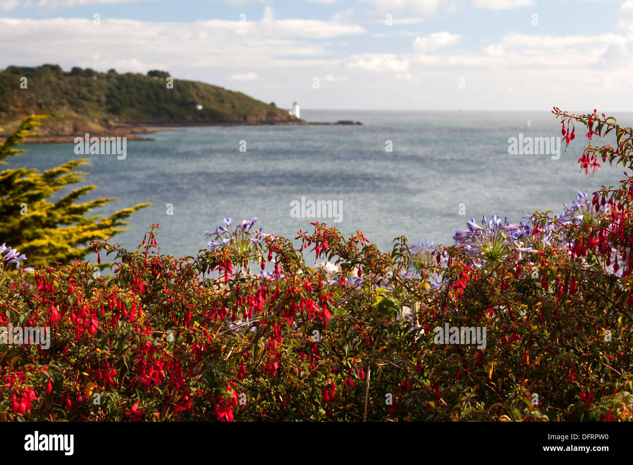 Vue sur St Anthony Head de St Mawes Château, Cornwall Banque D'Images