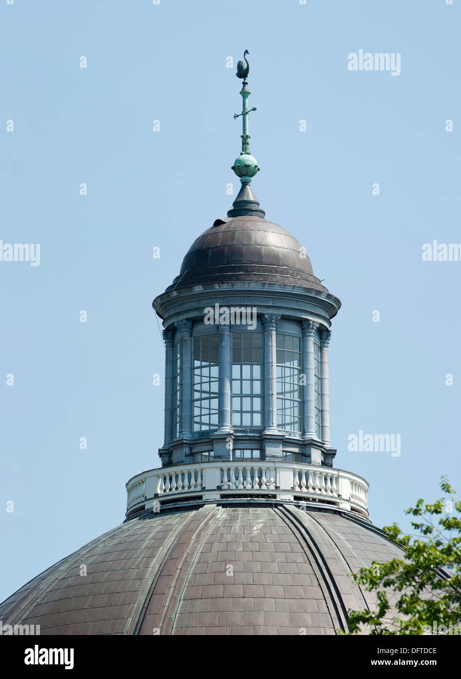 Tour historique dome et chapelle avec swan girouette de l'Église luthérienne à Amsterdam, Pays-Bas le 4 octobre 2010 Banque D'Images