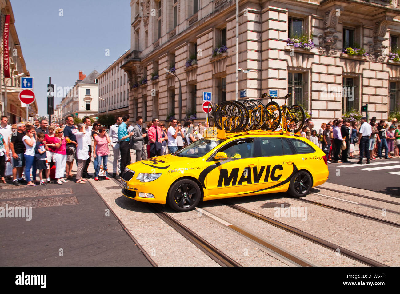 Mavic tour de france team car Banque de photographies et d’images à