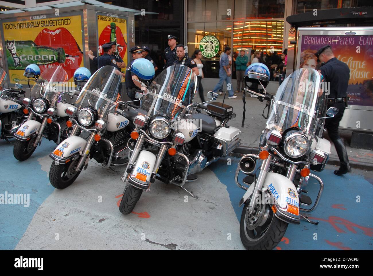 Nypd harley davidson moto Banque de photographies et d’images à haute ...