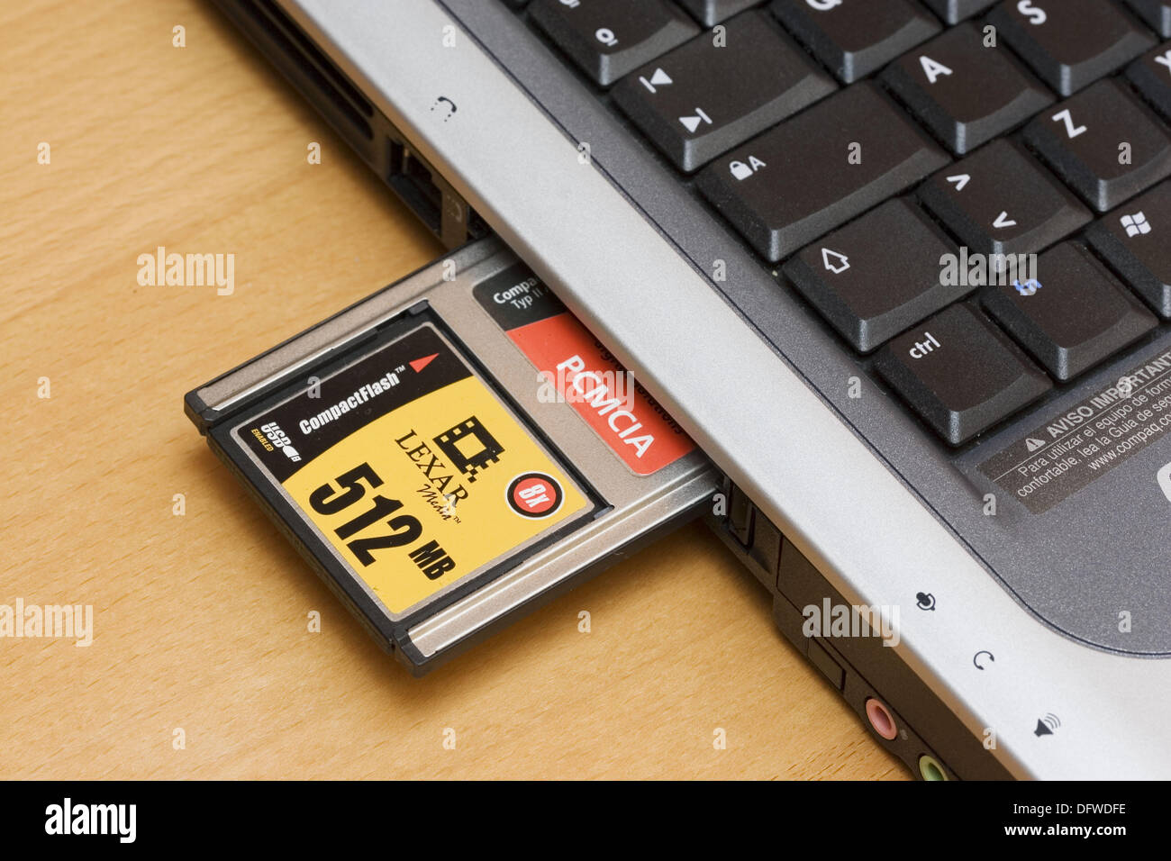 Ordinateur portable et CompactFlash carte mémoire et carte PCMCIA Photo  Stock - Alamy